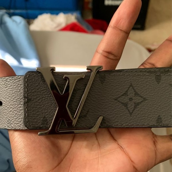 Louis Vuitton belt looks good as new - Picture 2 of 3